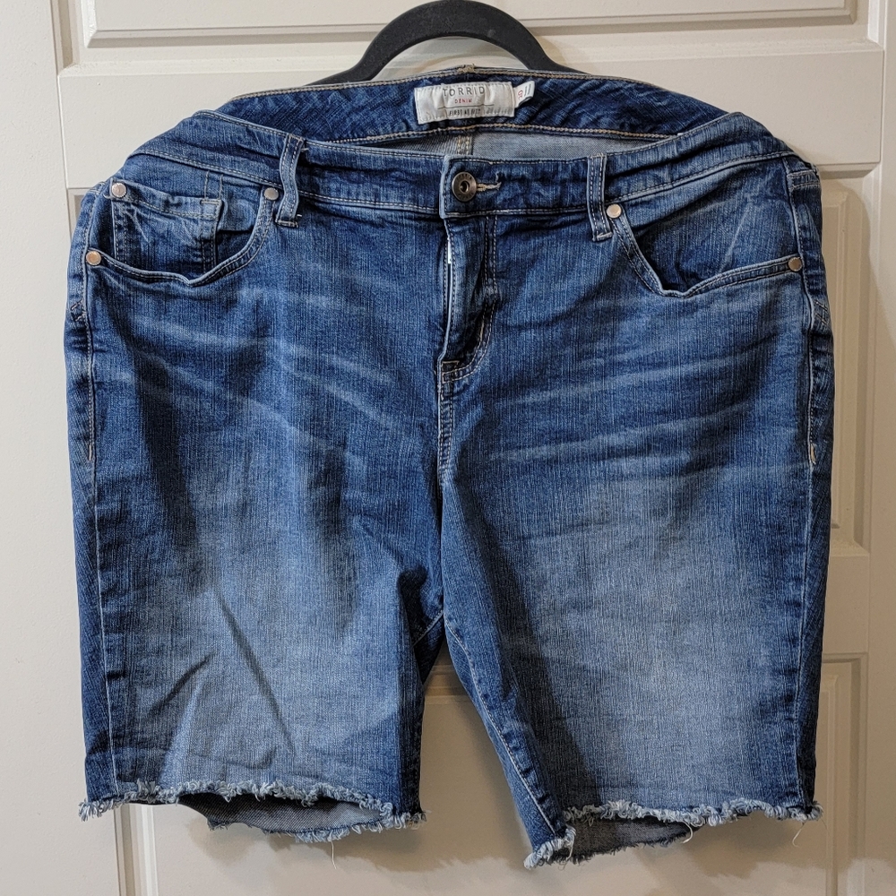 Torrid Bermuda Boyfriend Denim Short 20